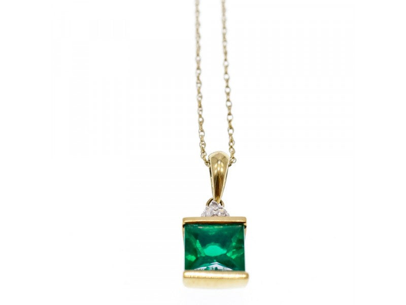 10K Yellow Gold Emerald & Diamonds Chain With Pendant