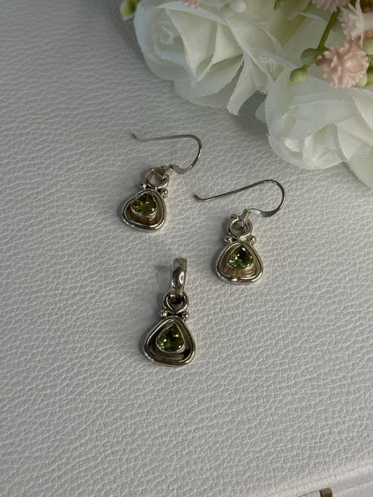 925 Sterling Silver Peridot Earrings & Pendant Set