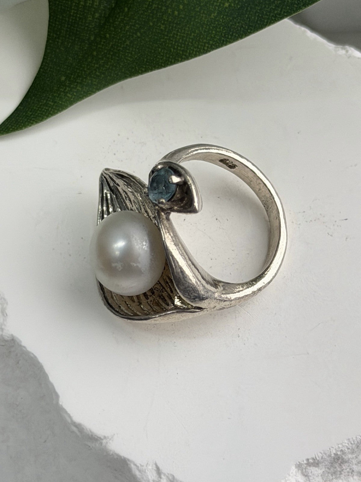 Beautiful Design 925 Sterling Silver Pearl & Topaz Ring Size 5