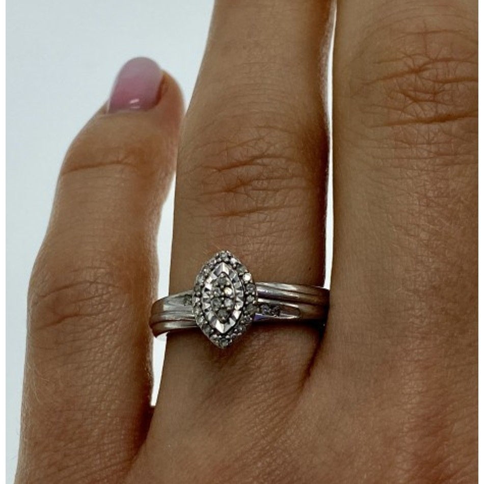 925 Sterling Silver White Sapphires Ring Size 7