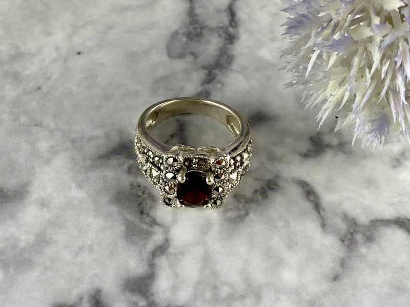 925 Sterling Silver Garnet & Marcasites Ring Size 6.75