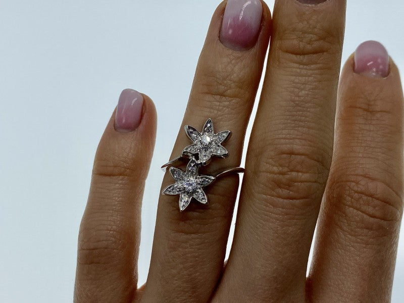 14K White Gold Diamonds "Flowers" Ring Size 5.5