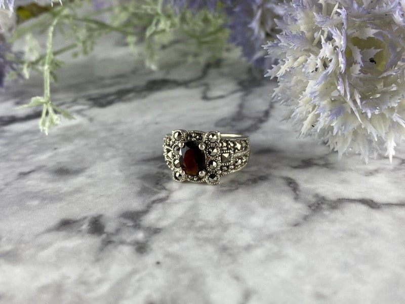 925 Sterling Silver Garnet & Marcasites Ring Size 6.75