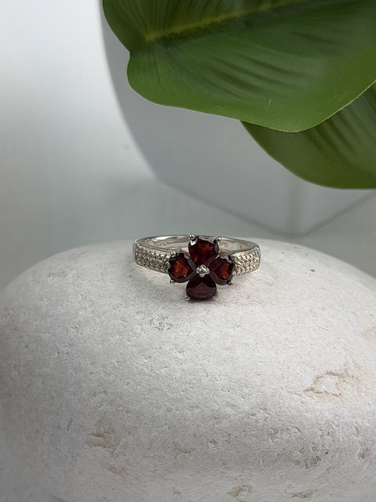 925 Sterling Silver Garnet Heart Flower Ring Size 7.5