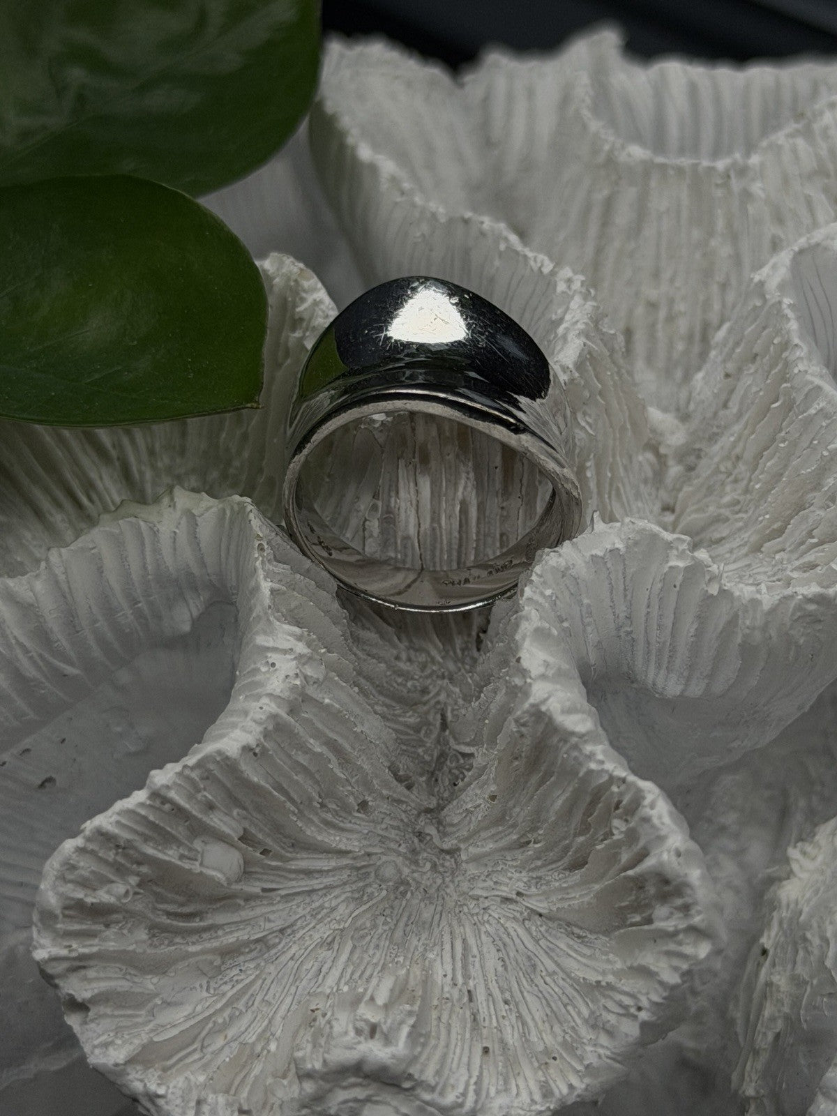 Unique Elegant Design 925 Sterling Silver Ring Size 7