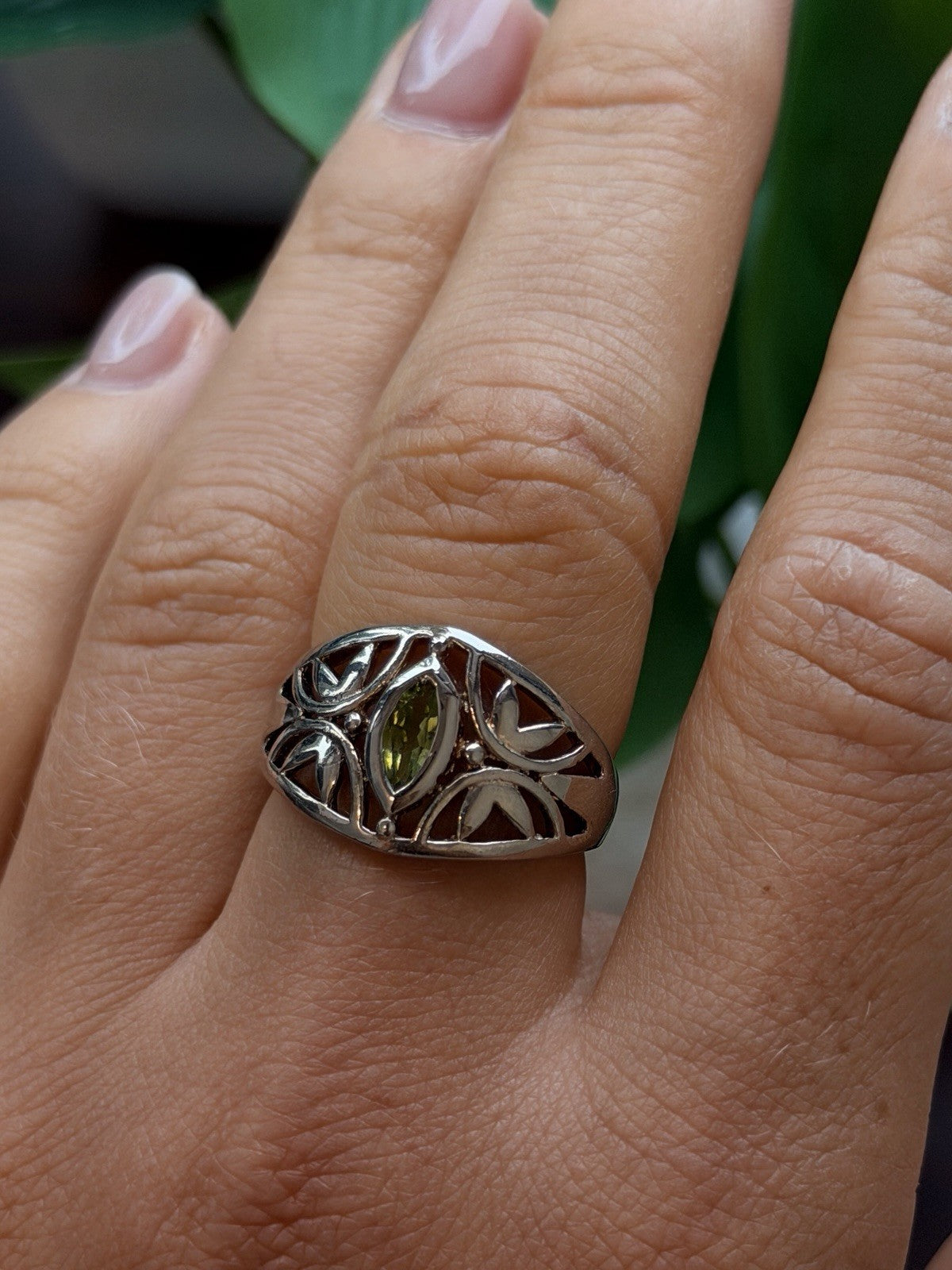 925 Sterling Silver Marquise Cut Peridot Art Nouveau Filigree Ring Size 8