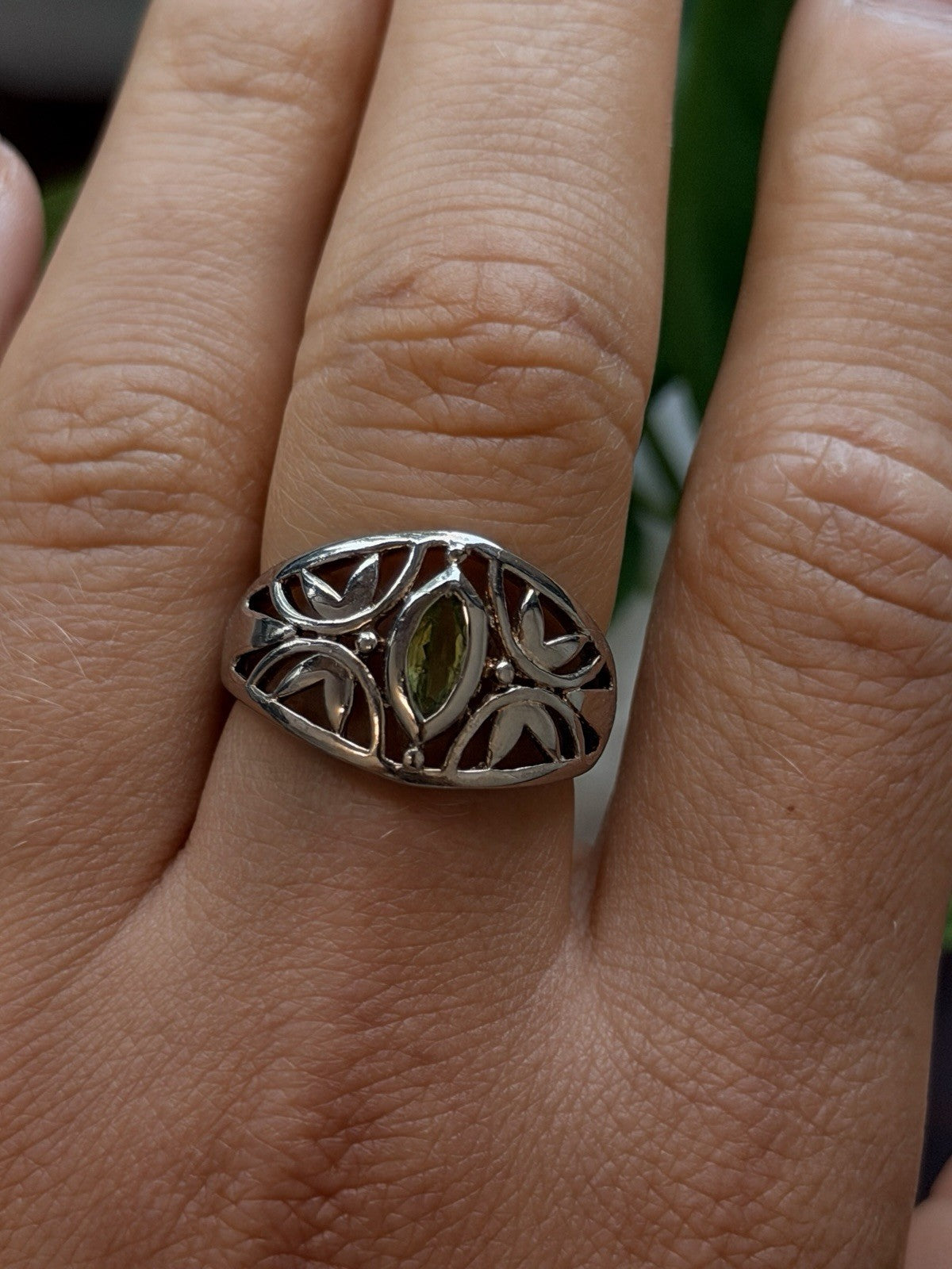 925 Sterling Silver Marquise Cut Peridot Art Nouveau Filigree Ring Size 8