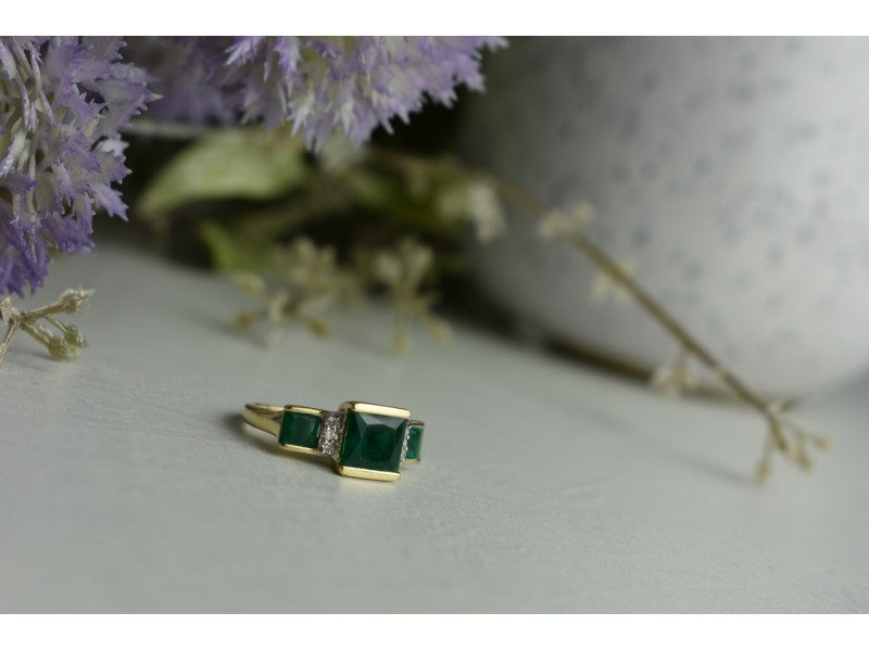 10K Yellow Gold Emerald & Diamonds Ring Size 5.5