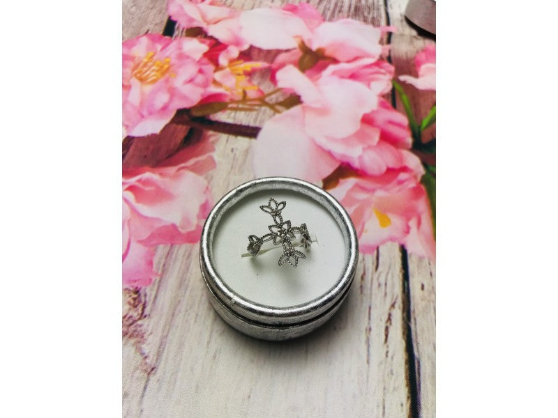 925 Sterling Silver Small Colorless Topaz Ring Size 8