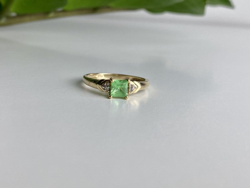 10K Yellow Gold Tsavorite & Diamonds Ring Size 6.25