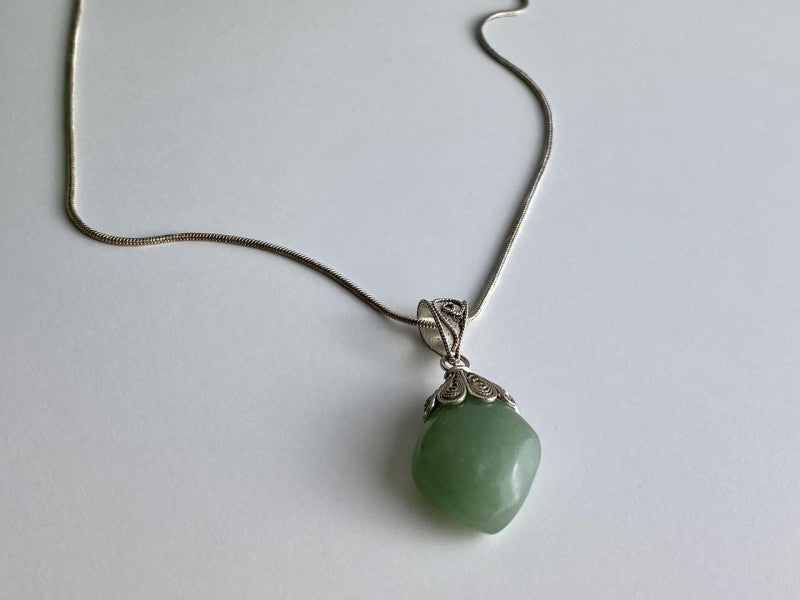 Vintage 925 Sterling Silver Green Jade "Openwork"  Сhain with pendant
