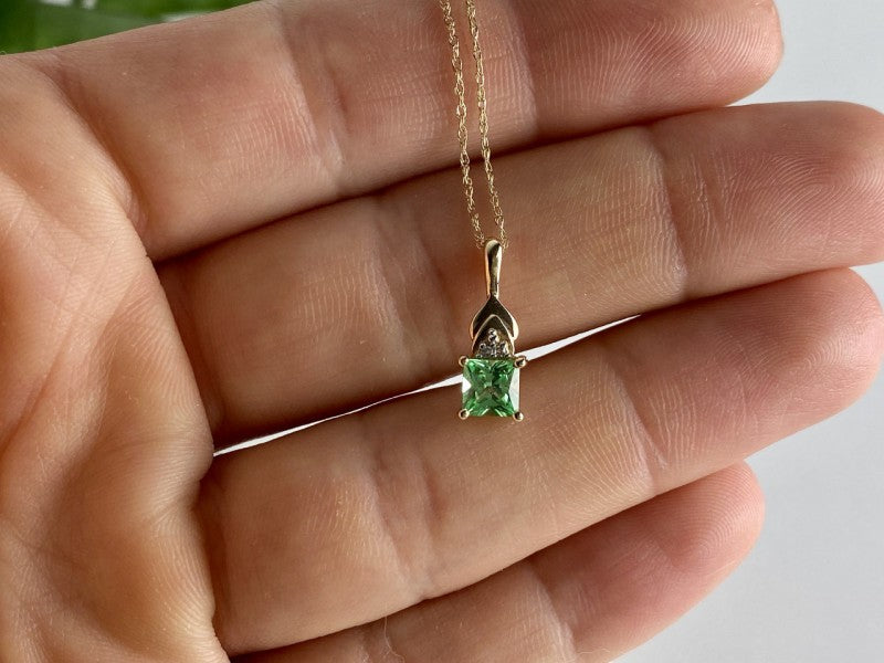 10K Yellow Gold Tsavorite & Diamonds Chain With Pendant