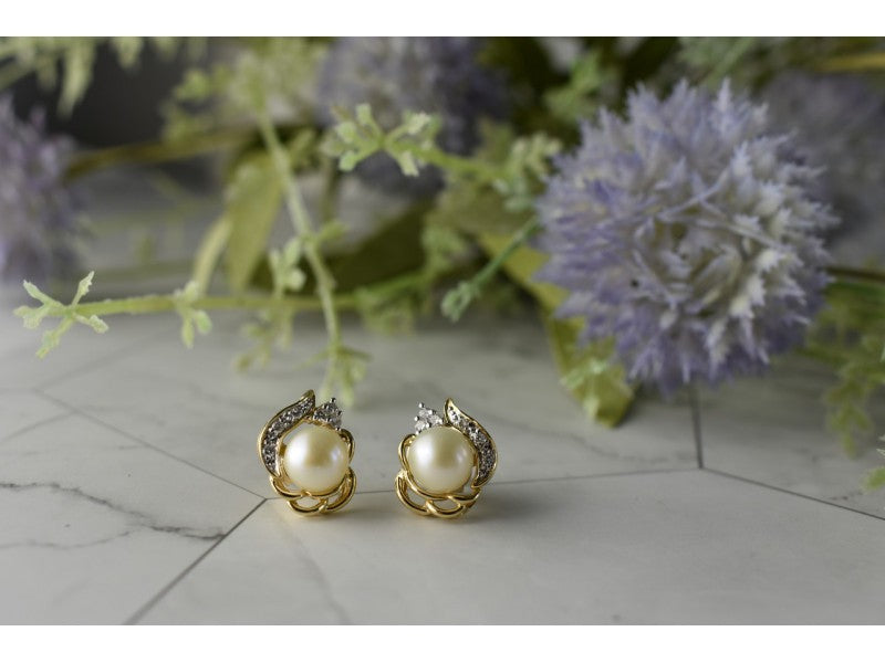 14K Yellow Gold Pearl & Diamonds Earrings