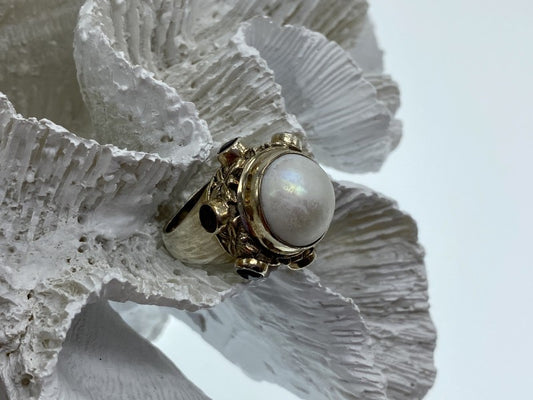 Vintage 925 Sterling Silver Mother of Pearl & Garnet Ring Size 6.5