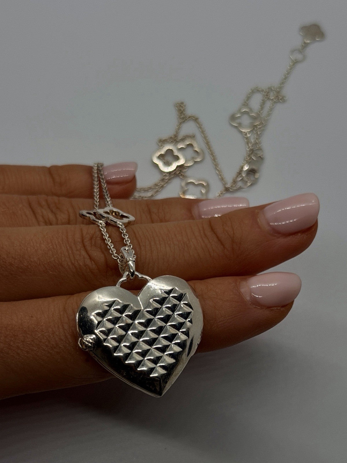 Heidi Klum 925 Sterling Silver Heart Locket Quatrefoil Clover Station Necklace