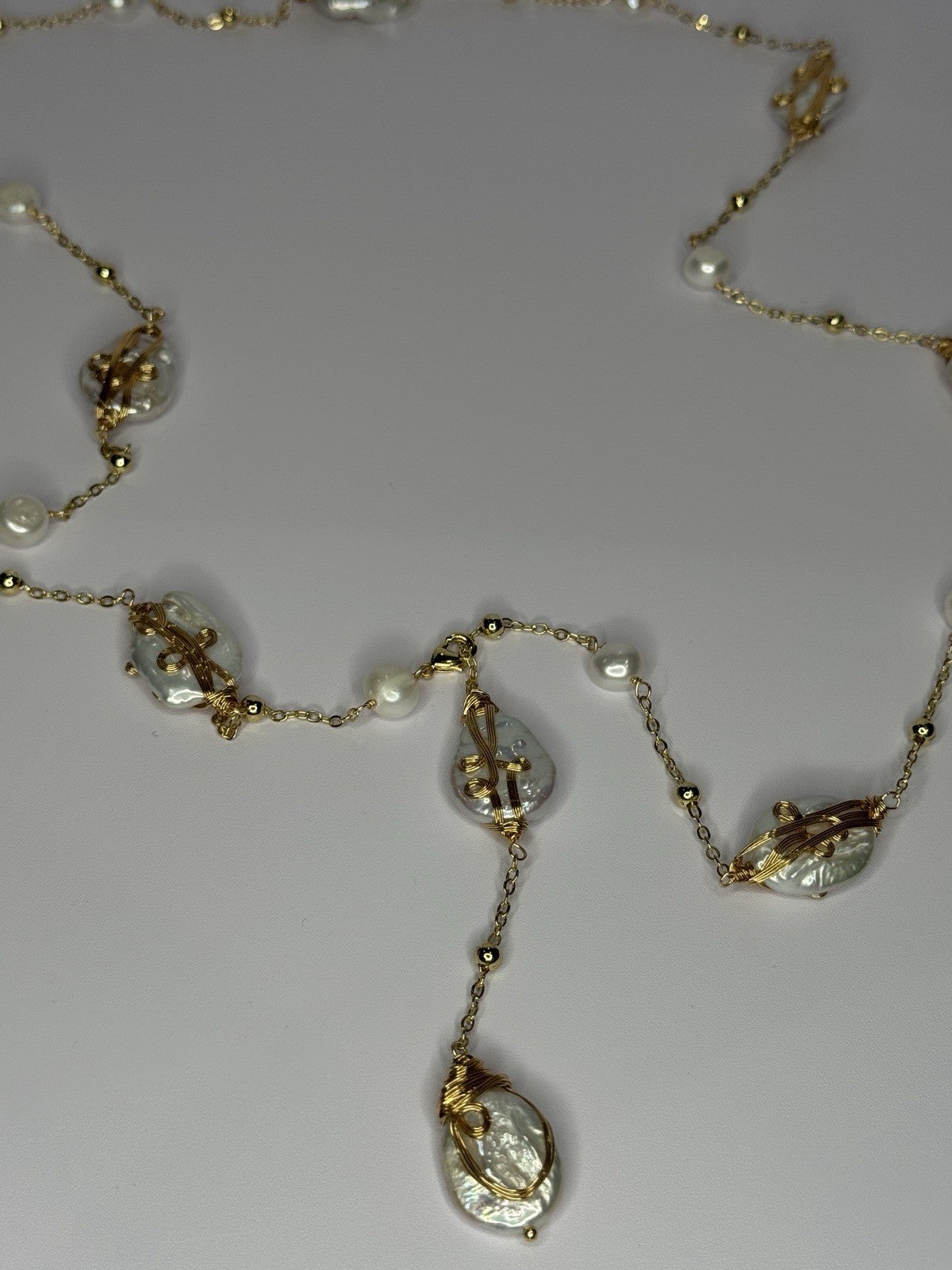 GOLD PLATED PEARL NECKLACE APPROX LENGTH 32 INCH BOTTOM OF PENDANT 4 INCH
