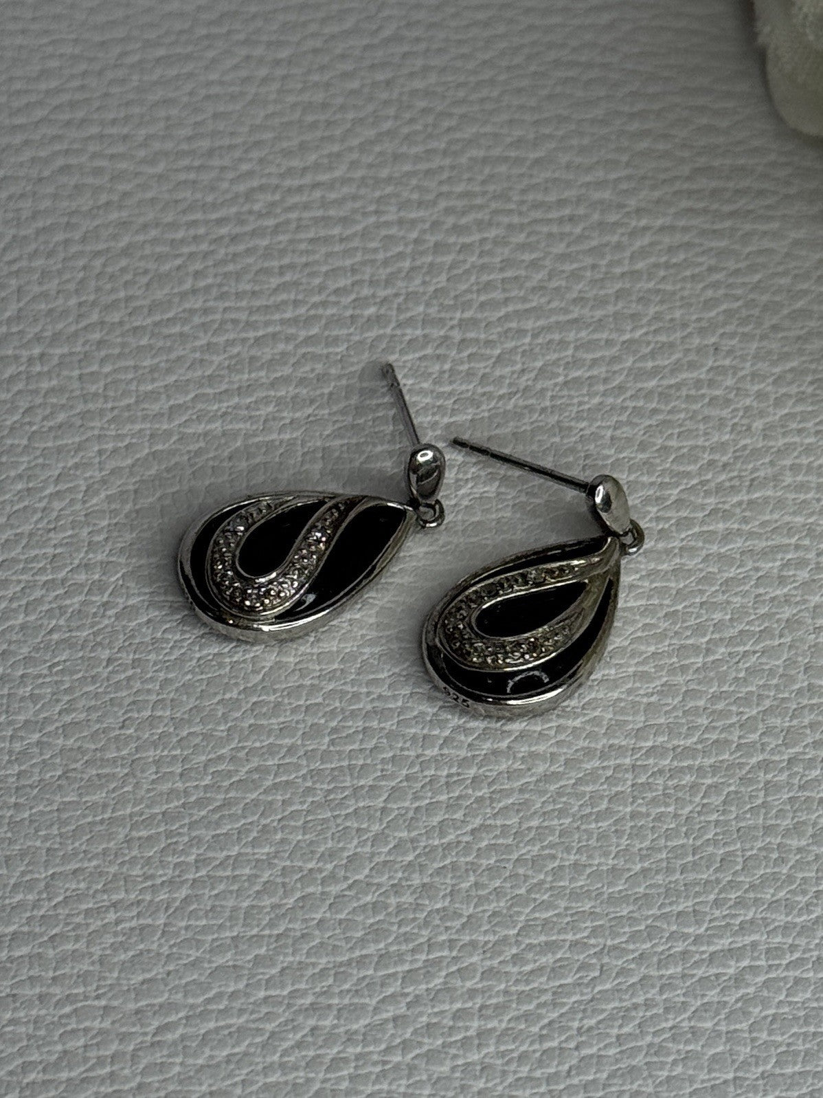 Elegant 925 Sterling Silver Black Onyx & Diamonds Earrings Length 0.80 Inch