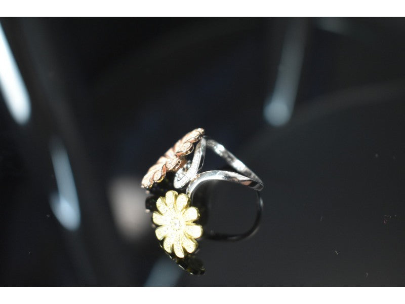 925 Sterling Silver CZ "Flowers" Ring Size 7.5
