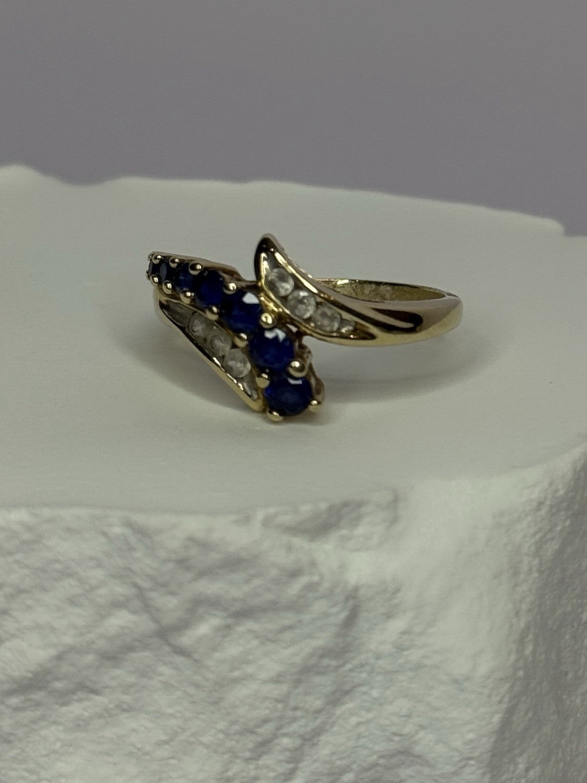 10K Yellow Gold Blue Topaz & White Topaz Ring Size 8
