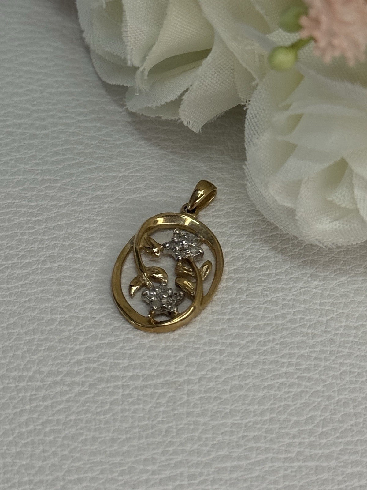 10K Yellow Gold Diamonds Flowers Pendant Length 0.95 Inch