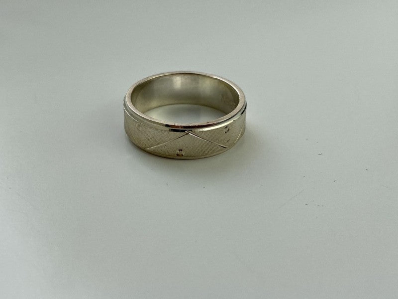 925 Sterling Silver Band Ring Size 7.5 Italy