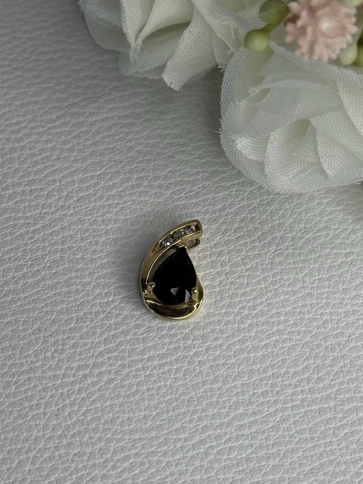 10K Yellow Gold Black Sapphire & Diamonds Pendant Length 0.60 Inch