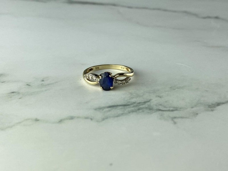 10K Yellow Gold Blue & White Sapphire Ring Size 6.75