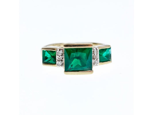 10K Yellow Gold Emerald & Diamonds Ring Size 5.5