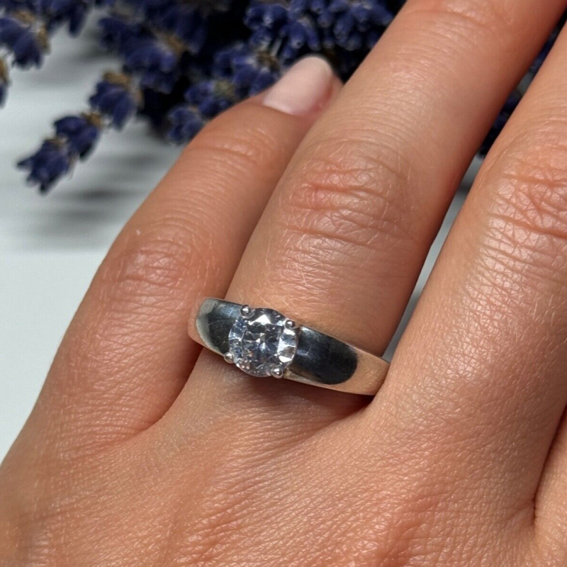 925 Sterling Silver CZ Ring Size 7