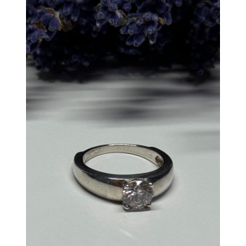 925 Sterling Silver CZ Ring Size 7