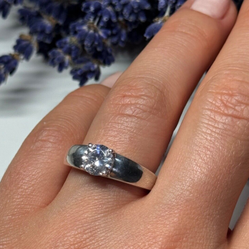 925 Sterling Silver CZ Ring Size 7