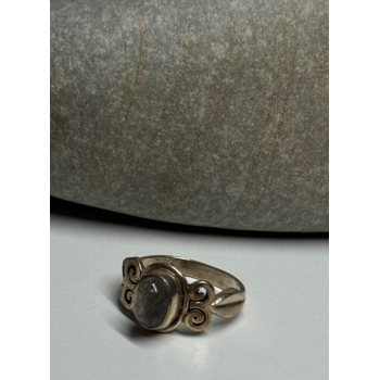 925 Sterling Silver Moonstone Ring Size 4