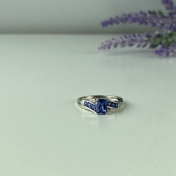 10K White Gold Iolite & Diamonds Ring Size 6.5