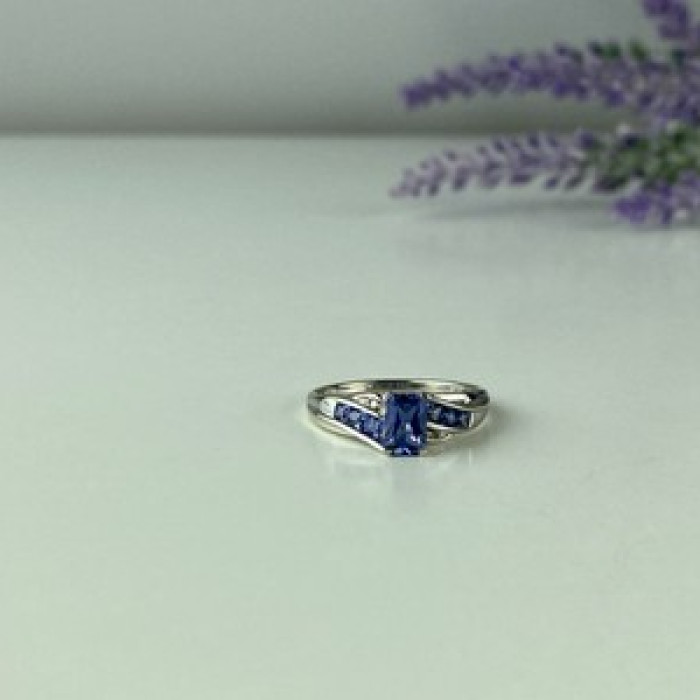 10K White Gold Iolite & Diamonds Ring Size 6.5