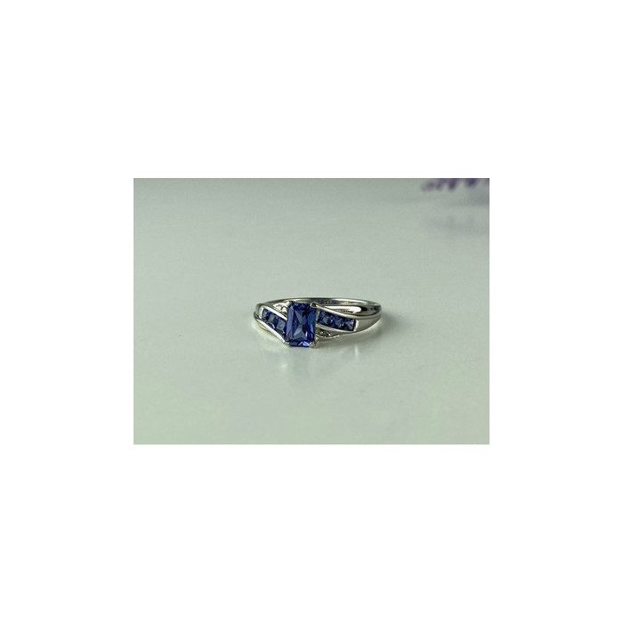 10K WHITE GOLD IOLITE & DIAMONDS RING SIZE 6.5