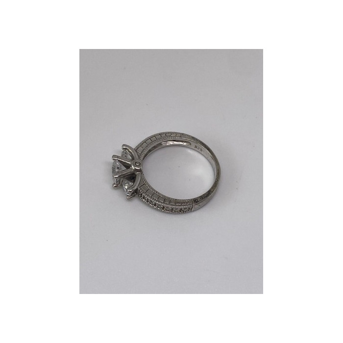 925 Sterling Silver Ring With CZ Size 7
