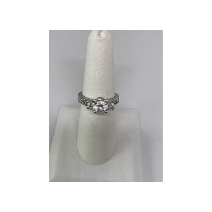 925 Sterling Silver Ring With CZ Size 7