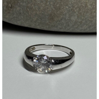 925 Sterling Silver CZ Ring Size 7.5