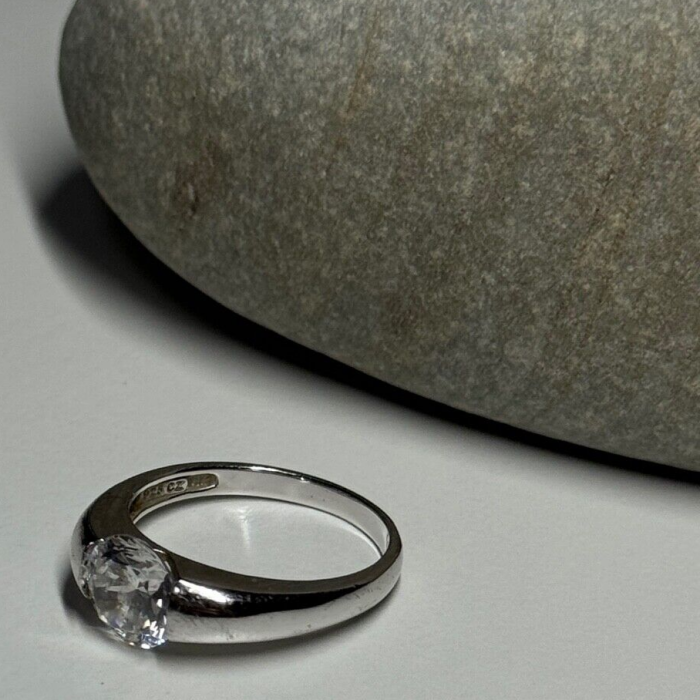 925 Sterling Silver CZ Ring Size 7.5