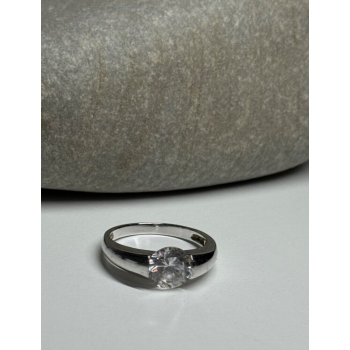 925 Sterling Silver CZ Ring Size 7.5