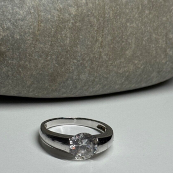 925 Sterling Silver CZ Ring Size 7.5