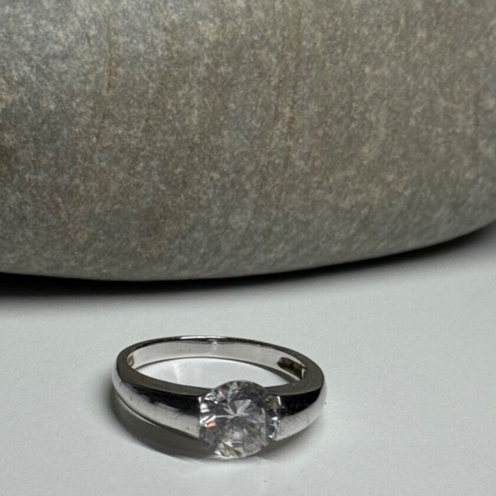 925 Sterling Silver CZ Ring Size 7.5
