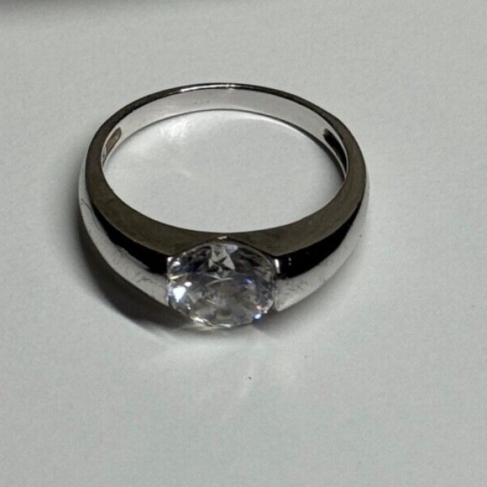 925 Sterling Silver CZ Ring Size 7.5