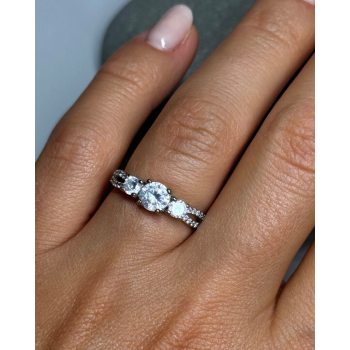 925 Sterling Silver CZ Ring Size 6.5