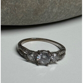 925 Sterling Silver CZ Ring Size 6.5