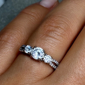 925 Sterling Silver CZ Ring Size 6.5