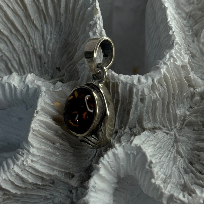 925 Sterling Silver Amber Pendant Length 0.90 Inch