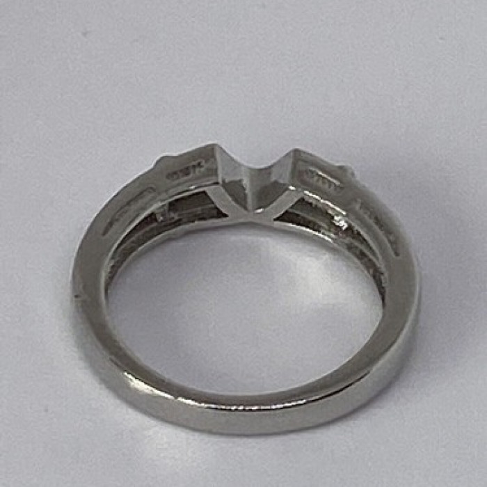 925 Sterling Silver CZ Ring Size 5.5