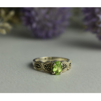 925 Sterling Silver Chrysolite & Marcasites Ring Size 7.5