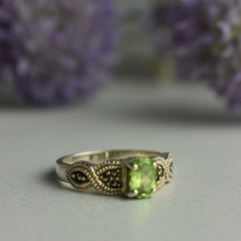 925 Sterling Silver Chrysolite & Marcasites Ring Size 7.5